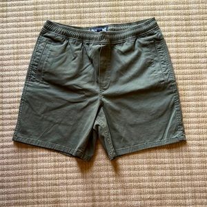 Mens RSQ Pull on shorts size medium. Army Green. drawstring shorts
